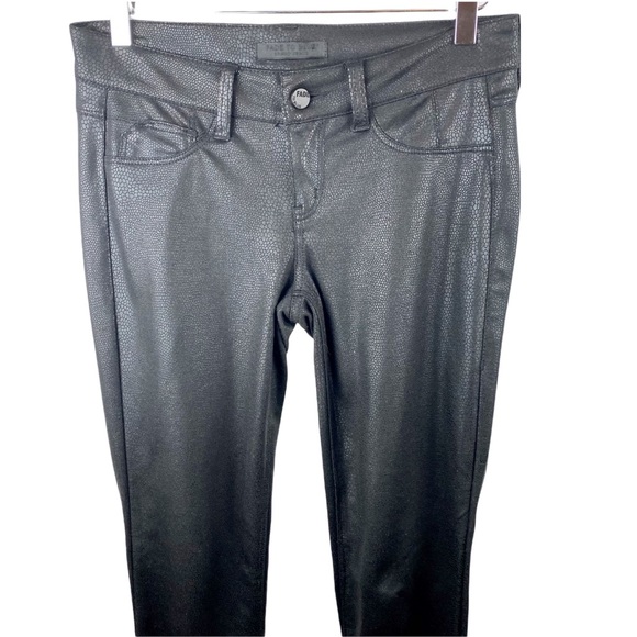 Fade to Blue Crocodile Reptile Textured Black Coated Skinny Pants Size 26 - Picture 4 of 11